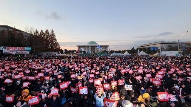 彈劾尹錫悅不成改逮捕，執(zhí)政黨又卡Bug：總統(tǒng)會簽字逮捕自己？